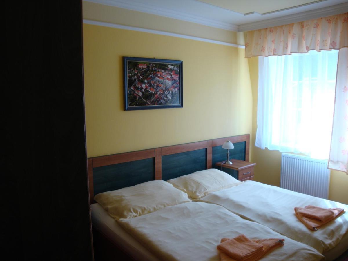 Lazne Evzenie Hotell Klášterec nad Ohří Rom bilde