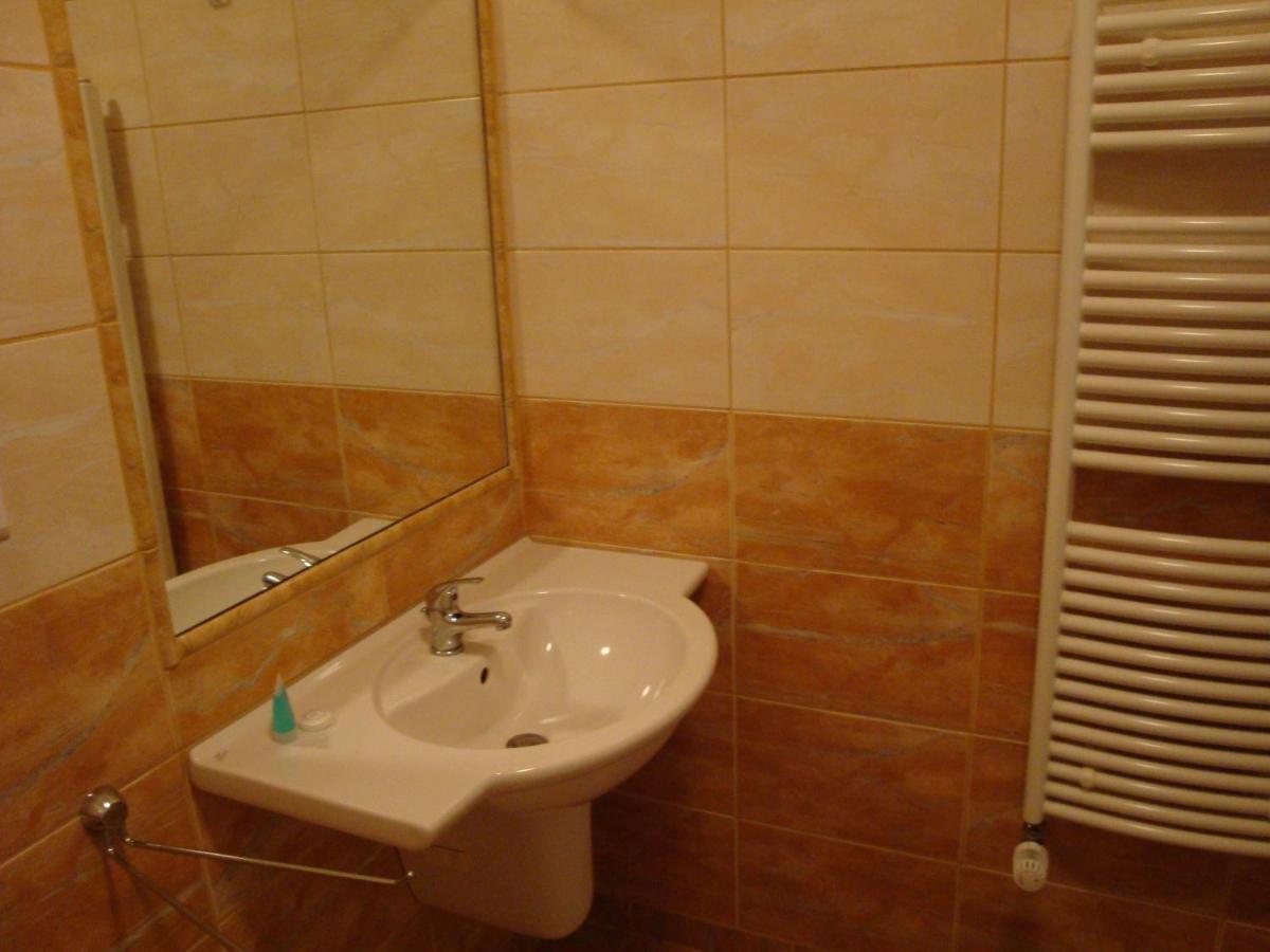Lazne Evzenie Hotell Klášterec nad Ohří Rom bilde